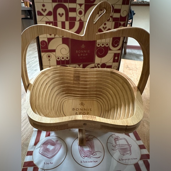 New in Box. Collapsible fruit bowl. No fruit included - Picture 4 of 14